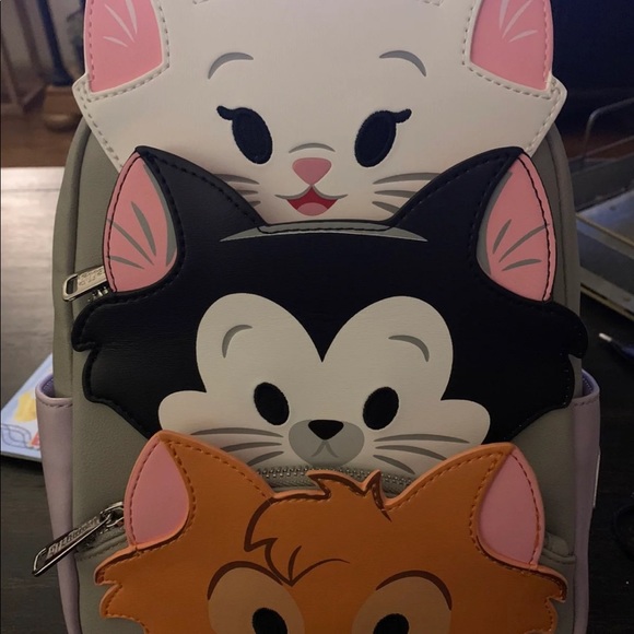 ⭐️MOVING SALE⭐️ Disney Cat's Loungefly - Picture 5 of 7